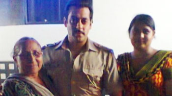 Salman Khan meets Sarabjit Singh's family