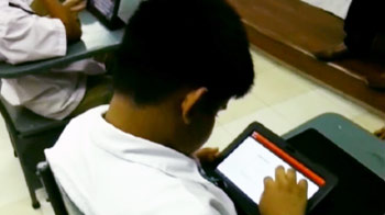 बिना कॉपी-किताब के स्कूल में पढ़ाई!