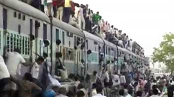 मथुरा के गोवर्धन मेले में जमकर बदइंतज़ामी