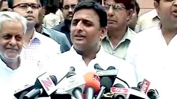 अखिलेश का यू-टर्न : 20 लाख की गाड़ी को न