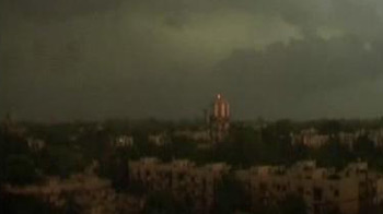 Pre-monsoon showers bring relief to Delhi