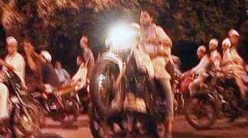 Videos : दिल्ली में कानून की धज्जियां उड़ाते रहे बाइकर्स...