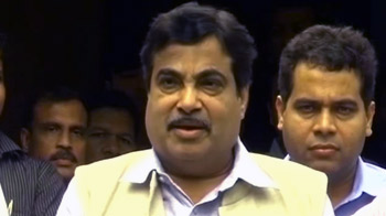 गडकरी ने किया गौड़ा के इस्तीफे का ऐलान