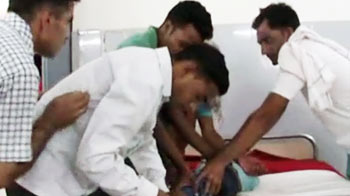 बुलंदशहर : सरकारी अस्पताल में स्वीपर और वार्डब्वॉय बने डॉक्टर