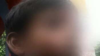 पश्चिम बंगाल : बच्चे पर जुल्म, रॉड-बेल्ट से की पिटाई पश्चिम बंगाल : बच्चे पर जुल्म, रॉड-बेल्ट से की पिटाई