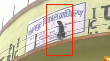 अगवा बेटियों का बाप 20 घंटे तक चढ़ा रहा टंकी पर