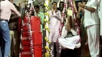 Video : Bizarre birthday celebration: Gujarat minister weighed in blood