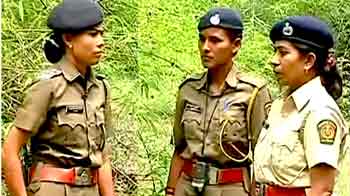 Videos : 'तडोबा' में पांच महिलाएं भी लगी हैं बाघों की सुरक्षा में