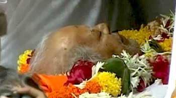 दारा सिंह की अंतिम यात्रा में उमड़ी भीड़