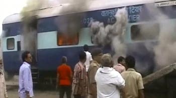 Video : जोधपुर रेलवे स्टेशन पर दो ट्रेनों में लगी आग