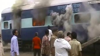 जोधपुर रेलवे स्टेशन पर दो ट्रेनों में लगी आग