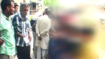 Video : गुजरात : टीचर ने बंद कमरे में छात्रों को बेरहमी से पीटा