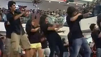 बाघ बचाने का संदेश : दिल्ली में फ्लैश मॉब