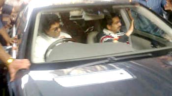 Thackeray Thaw. Raj drives Uddhav home, meets uncle Bal too