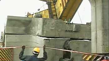 One dead, eight injured as section of flyover collapses in Wadala in Mumbai