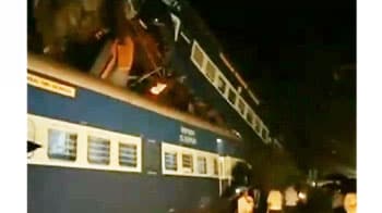 मुंबई में दो ट्रेनों भिड़ीं, एक की मौत, 15 घायल