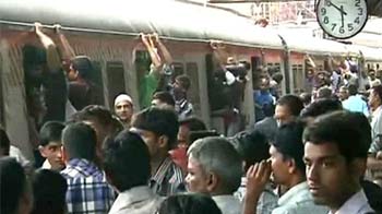 Video : Angry crowds at Mumbai's Churchgate station, trains stalled by strike