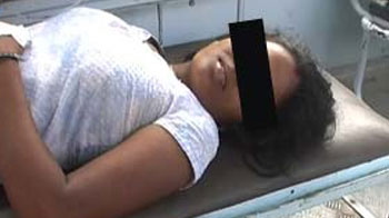 Teen pushed out of train, falls 25 feet onto a river bed Teen pushed out of train, falls 25 feet onto a river bed