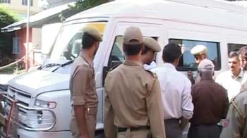 Video : J&K: 3 killed in cylinder blast on tourist bus