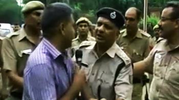 Videos : पीएम निवास पर मीडियाकर्मियों से धक्का-मुक्की