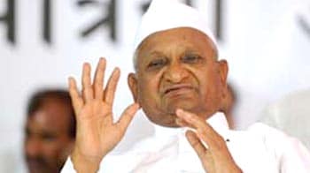 Video : Anna's fast for Lokpal Bill draws big crowd; contradictions with team remain
