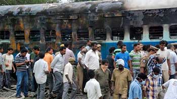 28 dead, several injured in fire on Tamil Nadu Express near Nellore