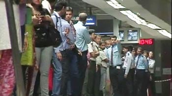 Video : Power failure: Passengers narrate ordeal at Delhi Metro station