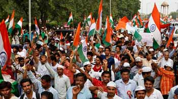 Anna delivers huge crowd, Narendra Modi on agenda