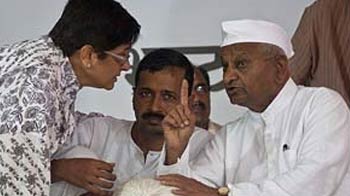 Video : Anna Hazare apologises for mistreatment of media, warns he won't tolerate a repeat
