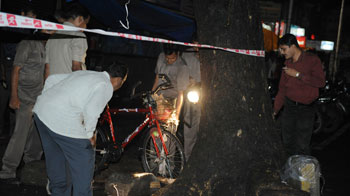 4 Pune blasts, 1 injured, on a night when new Home Minister Shinde was expected