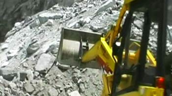 बद्रीनाथ रूट पर भूस्खलन, हजारों यात्री फंसे