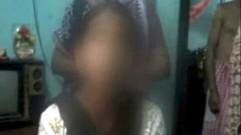 Videos : पश्चिम बंगाल : टीचरों ने 12वीं की छात्रा के कपड़े उतरवाए