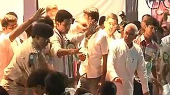 Chaos at Nitish Kumar function: Students rush to stage, his bodyguards push them off