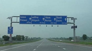Driving on the Yamuna Expressway: Delhi to Agra in two hours
