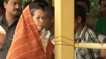 Video : Sonia Gandhi arrives in Assam, visits relief camps