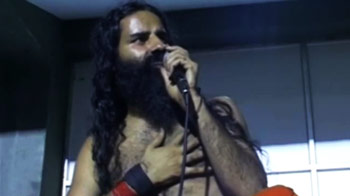 अंबेडकर स्टेडियम में अड़ गए रामदेव