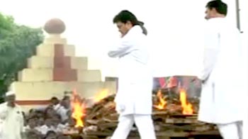 पीएम, सोनिया ने दी देशमुख को अंतिम विदाई