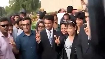 Olympic medallists pay respect at the Amar Jawan Jyoti