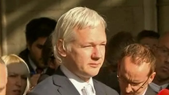 Ecuador grants asylum to Assange, defying UK