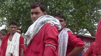 रेलवे स्टेशन पर कुलीगीरी या दादागीरी?