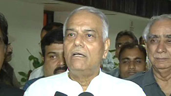 BJP walks out of JPC meet on 2G scam