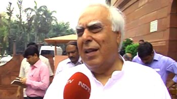 स्वामी को अब आरोप लगाने से बाज आना चाहिए : सिब्बल