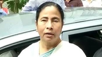 Video : Singur case: Mamata Banerjee welcomes Supreme Court's stay order