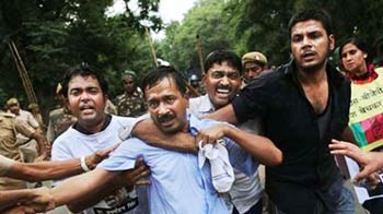 केजरीवाल ने किया शक्ति प्रदर्शन