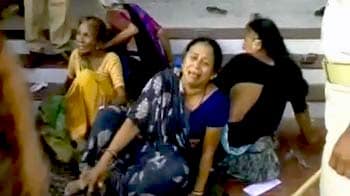 Videos : अहमदाबाद : मकान लेने पहुंचीं महिलाओं पर लाठीचार्ज