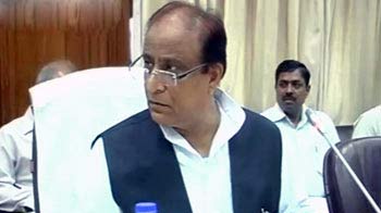 गुस्से में आईएएस को 'बदतमीज़' कह बैठे आजम