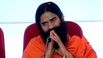 रामदेव से जुड़े 400 बैंक खातों की IT ने शुरू की जांच