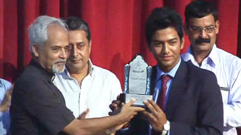 Unmukt Chand felicitated by his college