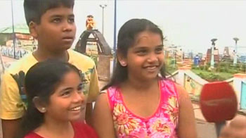 Fans cheer for Yuvraj Singh