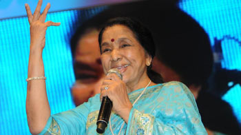 79 साल की हुईं आशा भोंसले, हसरतें आज भी जवां 79 साल की हुईं आशा भोंसले, हसरतें आज भी जवां